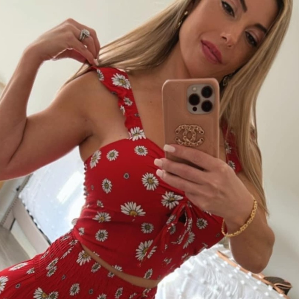 🌼 Red Sunflower Flutter Sleeve Crop Top